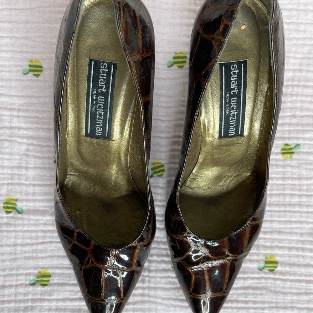 Stuart Weitzman Embossed Brown Patent Leather Pumps Size 8.5 - Picture 10 of 11